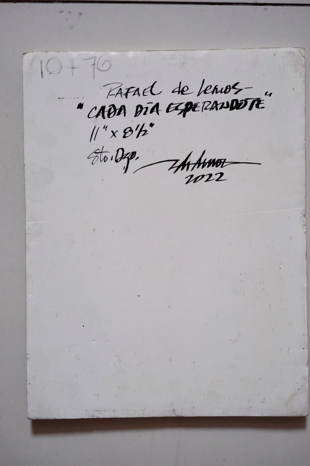Reverso firmado de "Cada día esperándote", título, medidas y año manuscritos