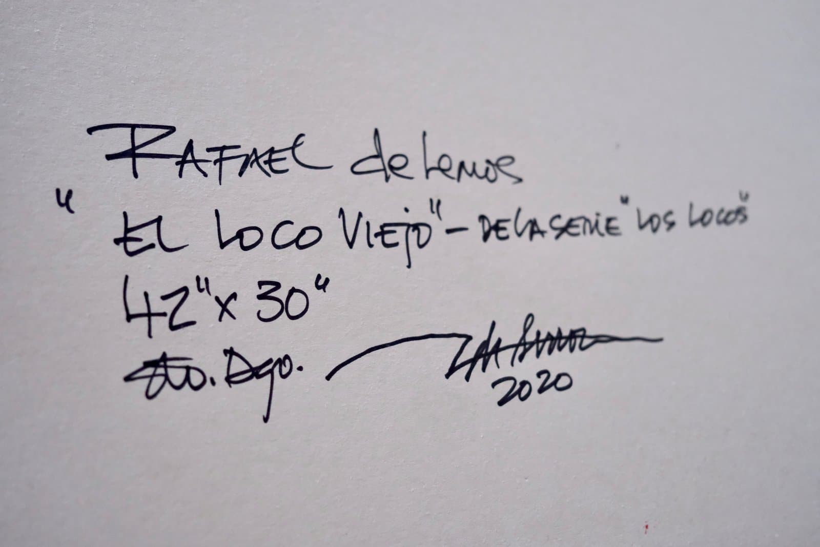 Reverso firmado de "El loco viejo", título, medidas y año manuscritos