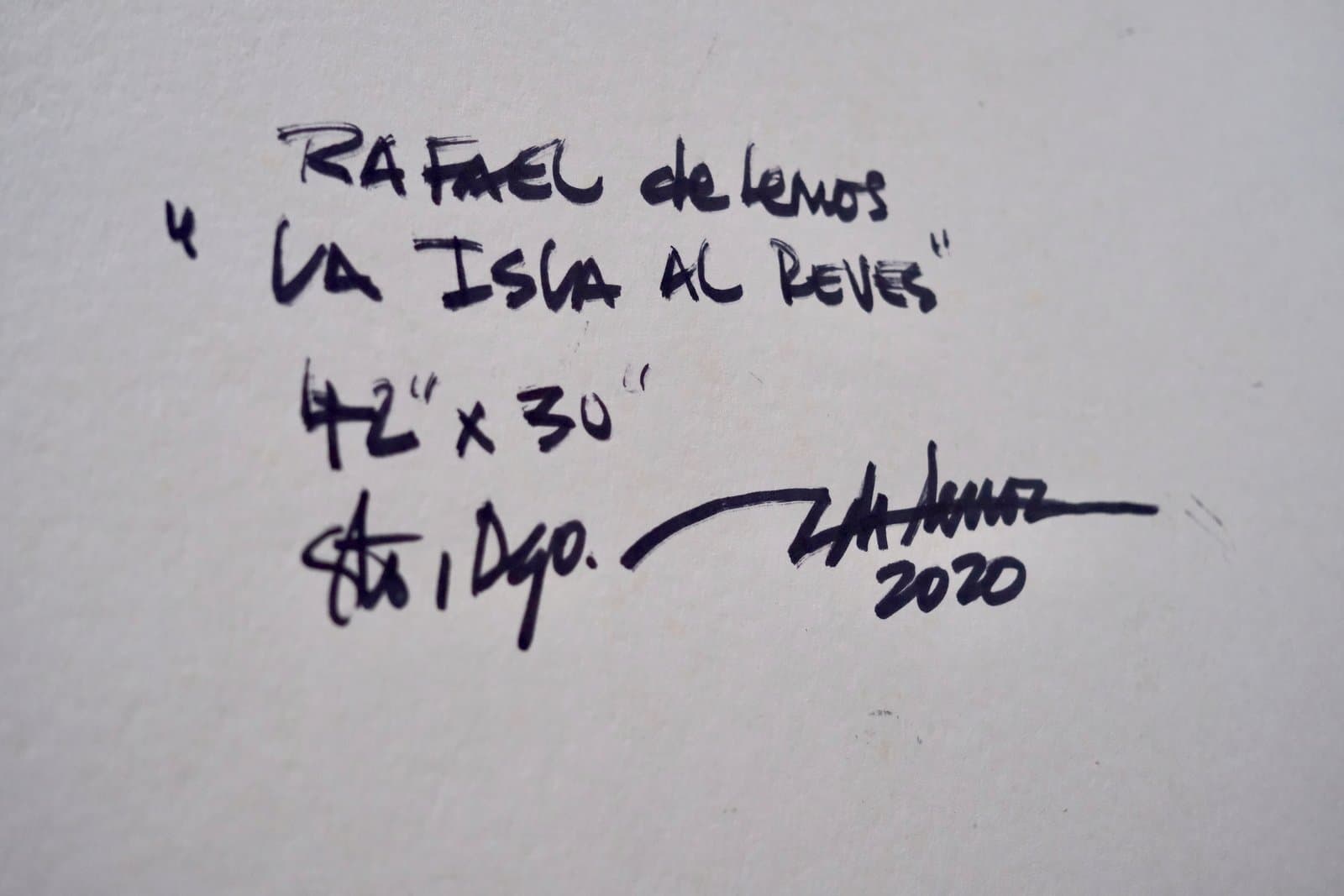 Reverso firmado de "La isla al revés", título, medidas y año manuscritos