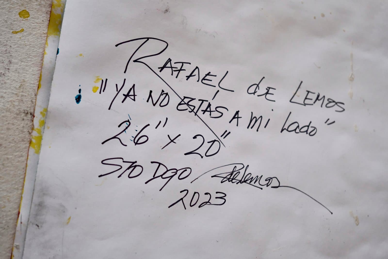 Reverso firmado de "Ya no estás a mi lado", título, medidas y año manuscritos