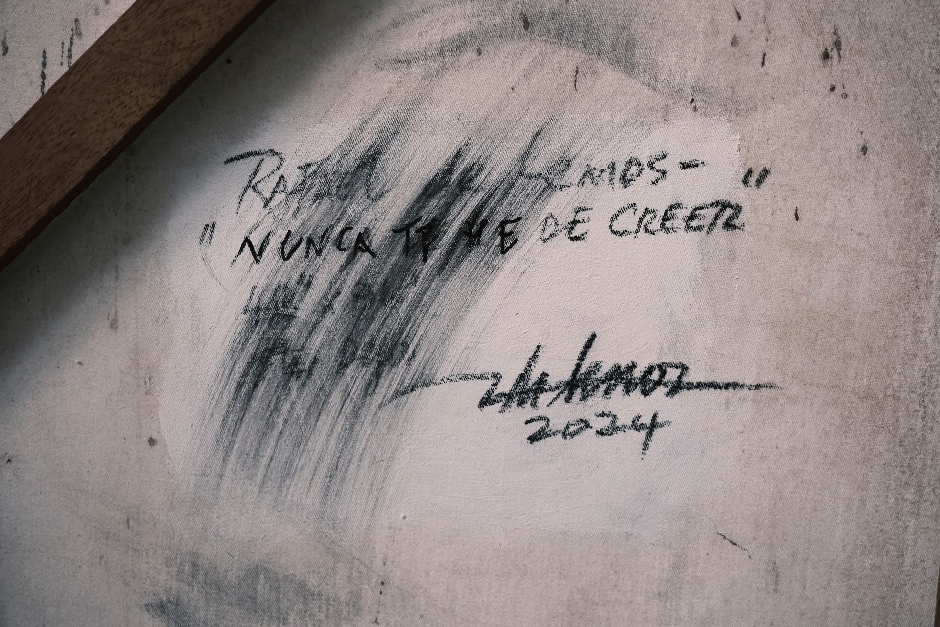 Reverso firmado de "Nunca te he de creer": título, medidas y año manuscritos