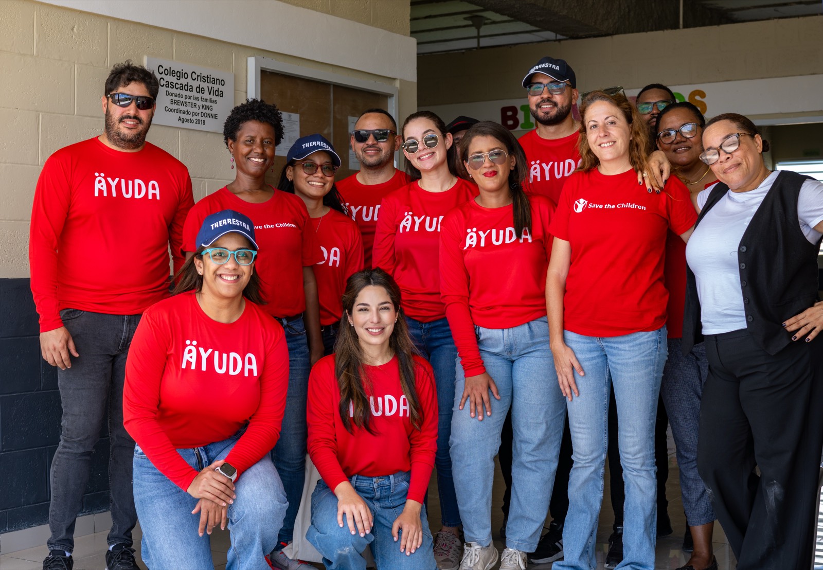 Equipo de voluntarios de Ayuda.do durante una jornada comunitaria
