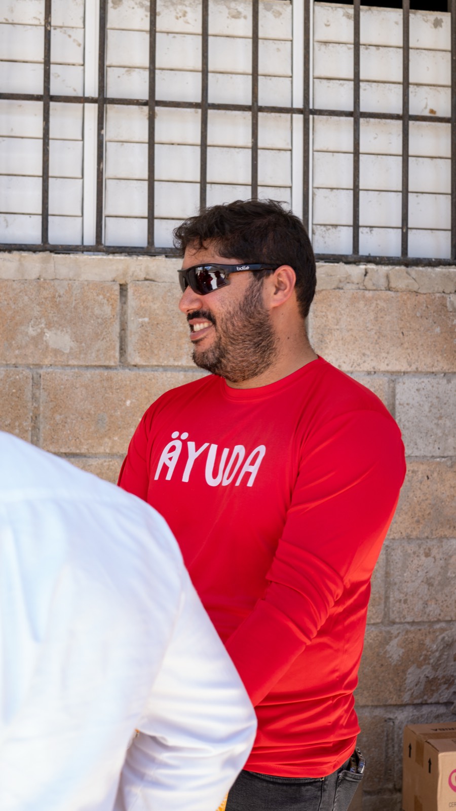 Voluntario de Ayuda.do durante una jornada